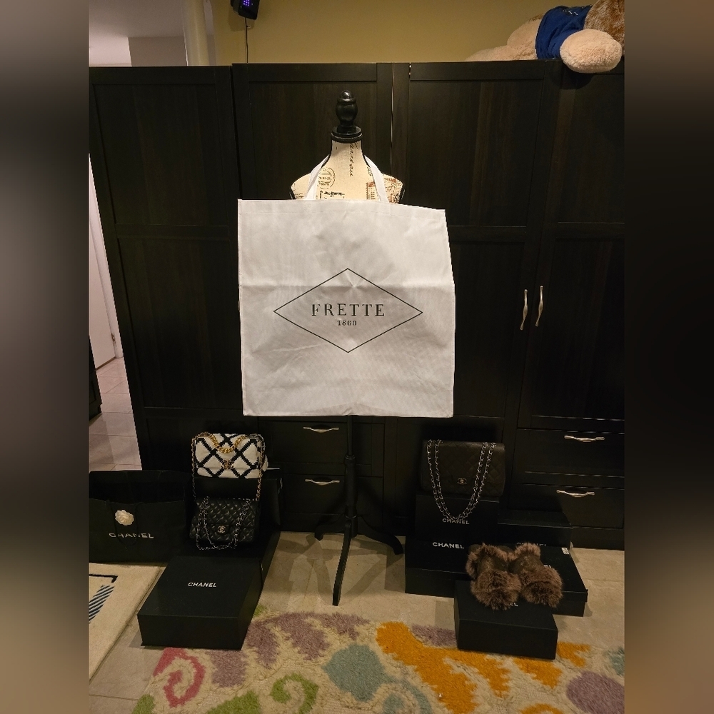 Frette Luxury 2026 Luxury Queen  Duvet & 2 Euro Sham Retails$1,550 - Picture 4 of 12